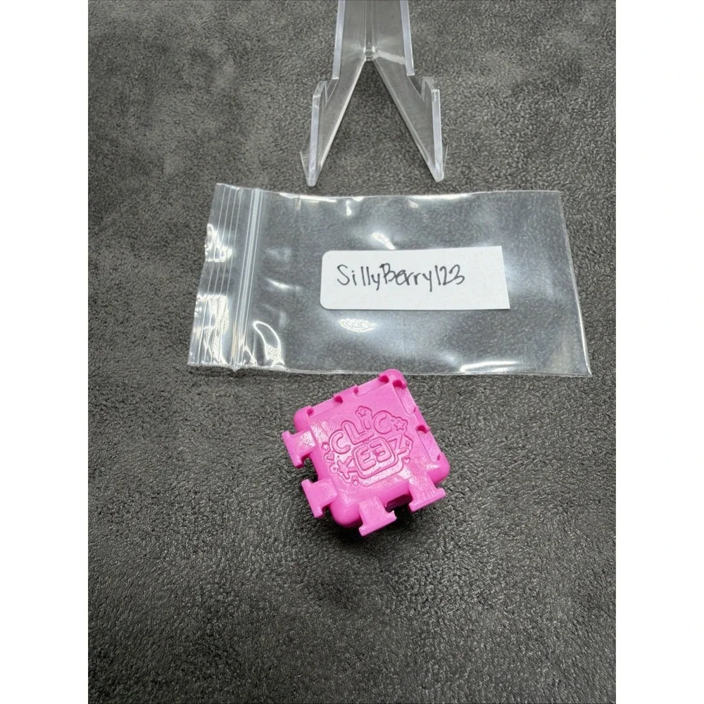 Clickeez Series 1 Strawberry Treats SillyBerry123 Single Key